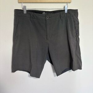 Vuori Aim Shorts Flat Front Chino Golf 8.5”